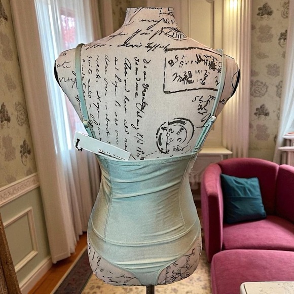 Haute Monde Pastel Green Sweetheart Bodysuit - Picture 3 of 5